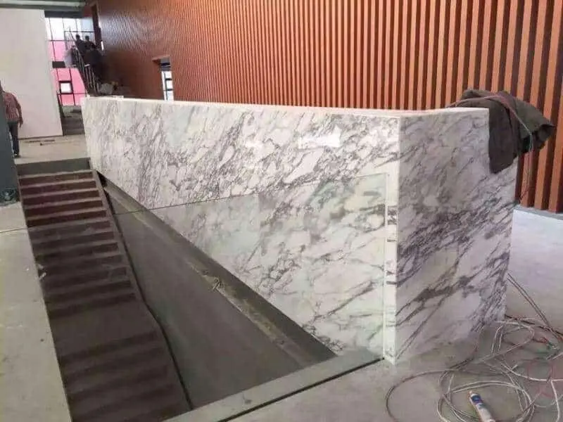 Quầy lễ tân mặt đá marble đẹp 4 bàn họp gỗ MDF cao cấp