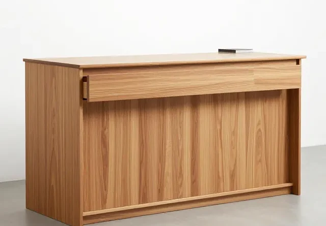 Quầy lễ tân có ngăn kéo 8 Quay le tan co ngan keo 3 e1777356224723