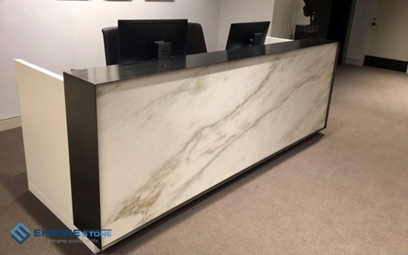 Quầy lễ tân ốp đá đẹp 4 Bàn hợp gỗ MDF trong nội thất văn phòng