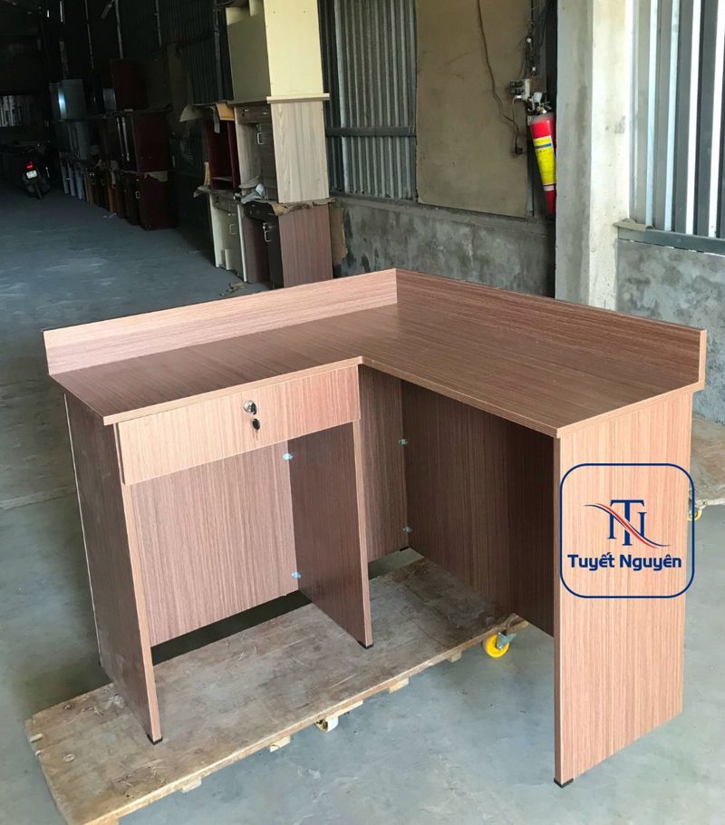 Quầy lễ tân chữ L hiện đại
