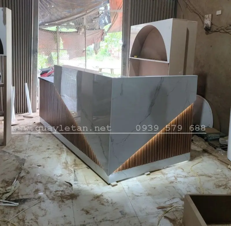 Quầy lễ tân đá kết hợp gỗ 9 thiết kế nội thất văn phòng
